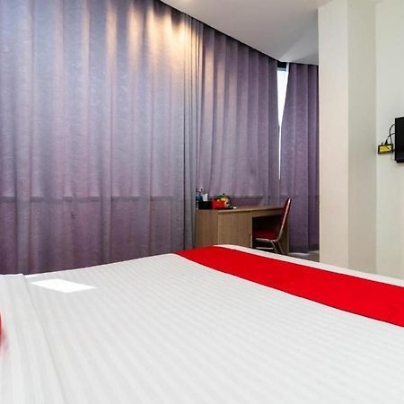 Hotel Domino Palembang Kültér fotó